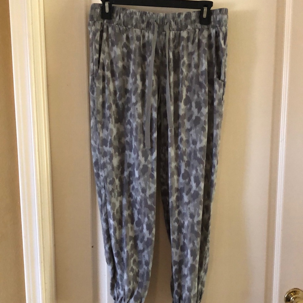 Cloth & Stone 100% Tencel Green Camo Mix Jogger Pants